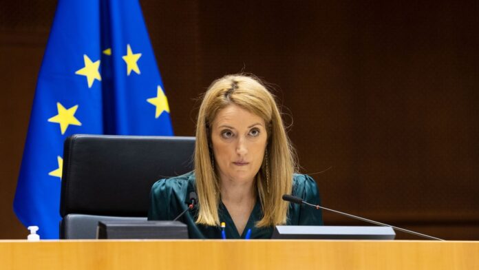 Metsola a Kiev: “Mai soli. L’Ucraina avrà il suo posto in Europa”