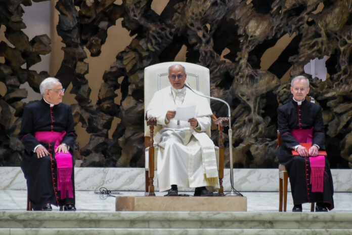 Papa Leone agli educatori: “Insegnate con amore e col sorriso”