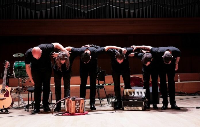 Ars Nova Napoli, tra le formazioni più attive del nu folk italiano, si apprestano a vivere la terza fase del loro ambizioso tour internazionale