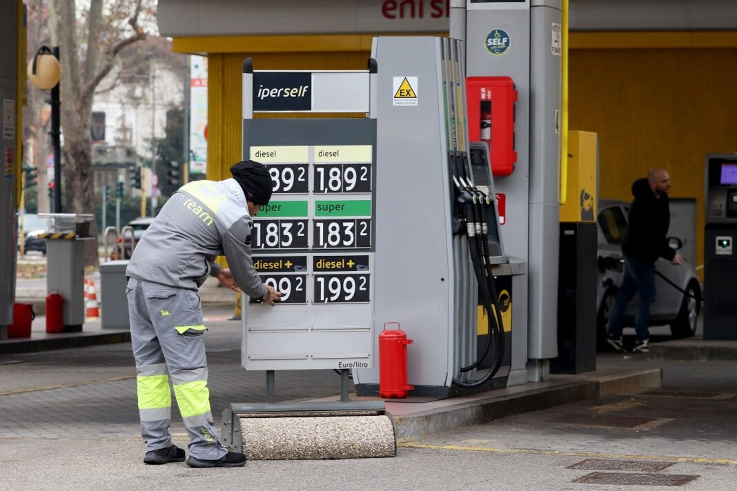 Prezzi carburanti stabili al 16 ottobre: benzina e gasolio