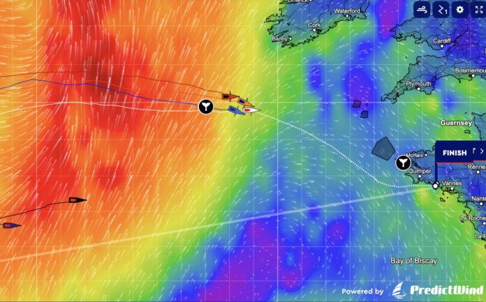 Barca a vela DMG MORI Global One su acqua piatta con vele spiegate, in navigazione durante The Ocean Race Atlantic.
