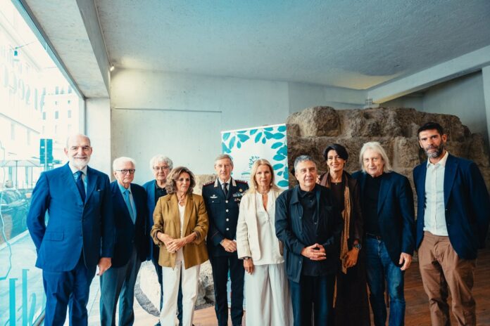 Copertine dei libri finalisti del premio letterario 'Le Pagine della Terra' posate su un tavolo: 'Tempo di ritorno' di Ferdinando Cotugno, 'Onesto' di Francesco Vidotto e 'La volta giusta' di Lorenza Gentile.