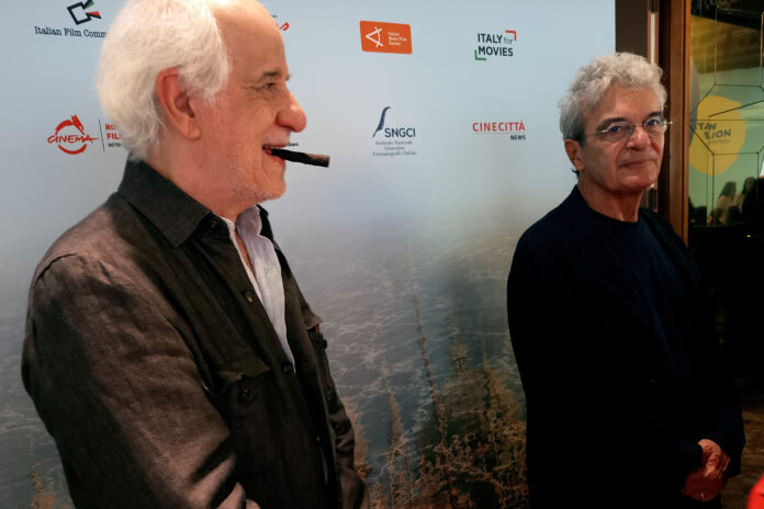 Persone durante un evento della Film Commission Regione Campania alla Mostra del Cinema di Venezia