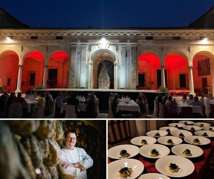 Cena serale all'aperto nel cortile del Castello di Padernello con tavoli imbanditi e illuminazione rossa, ritratto di uno chef e piatti preparati.