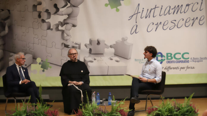 Convegno a Busto Garolfo su economia e mutualità con Sergio Gatti, fra Felice Autieri e Gabriele Ruggeri