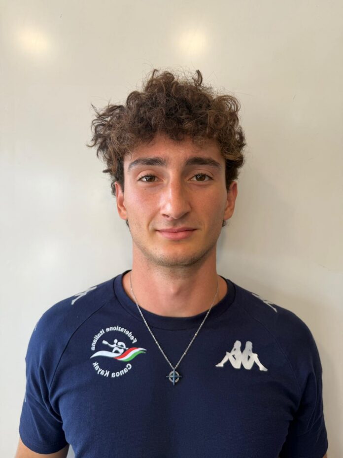 Foto di due atleti del CUS Catania: Marcello Alescio a sinistra e Francesco Nicolosi a destra, presentati per i Campionati del Mondo di Canoa Polo U21