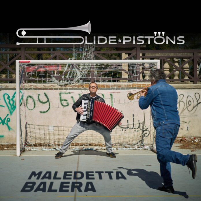 Copertina album 'Maledetta Balera' di Slide Pistons con due musicisti, uno con fisarmonica e l'altro con tromba, su un campo da calcio con graffiti sullo sfondo.