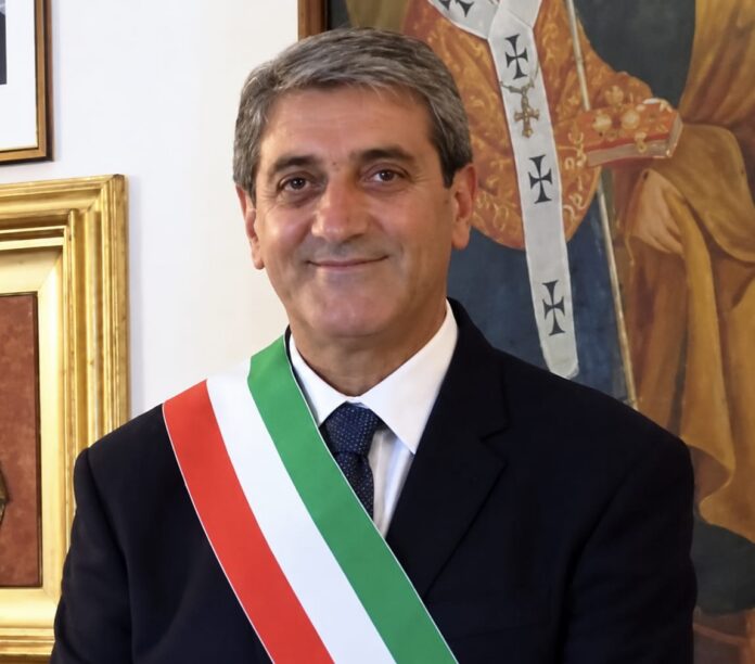 Facciata del Tribunale civile di Bari, immagine rappresentativa della sede giudiziaria dove si svolge la causa.