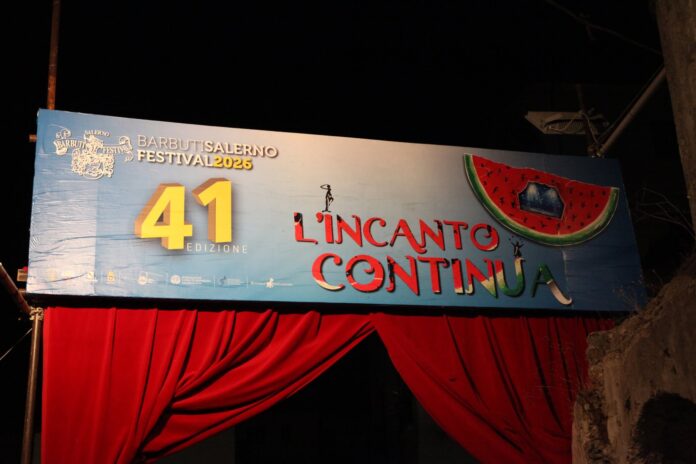 Cartellone blu e rosso con scritto '41 Edizione Barbuti Festival 2026 L'incanto continua'