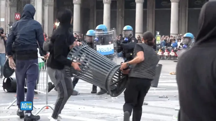 Milano, scontri al corteo contro il carovita: 50 fermati