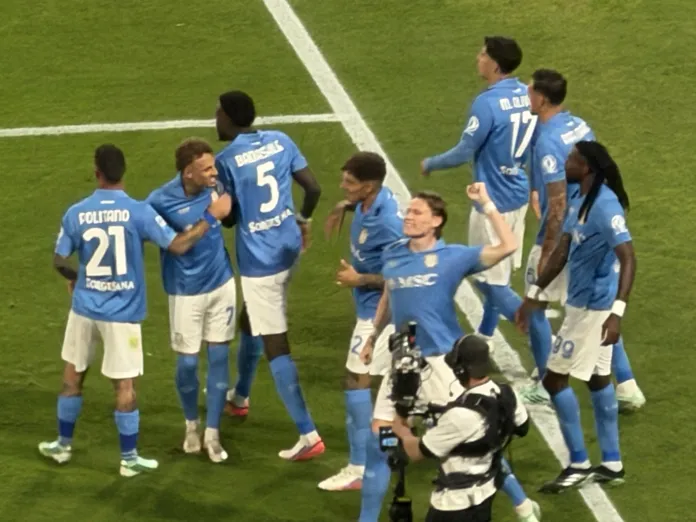 L'esultanza del Napoli per il momentaneo 2-0