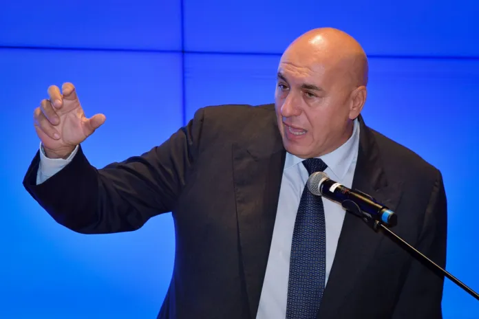 Guido Crosetto, Ministro della Difesa