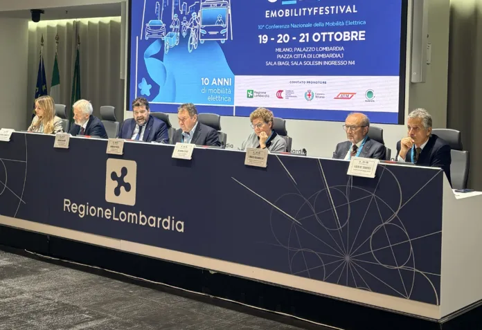 Foto dell'evento di apertura della conferenza sulla mobilità elettrica in Regione Lombardia, Sala Biagi.