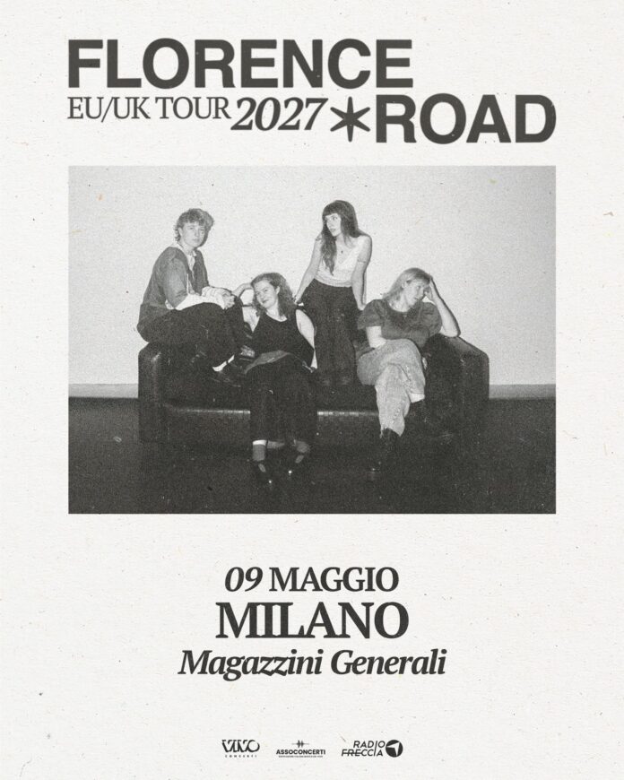 Foto promozionale in bianco e nero delle quattro musiciste delle Florence Road sedute su un divano, con testo che annuncia il concerto Milano 9 maggio 2027 ai Magazzini Generali.